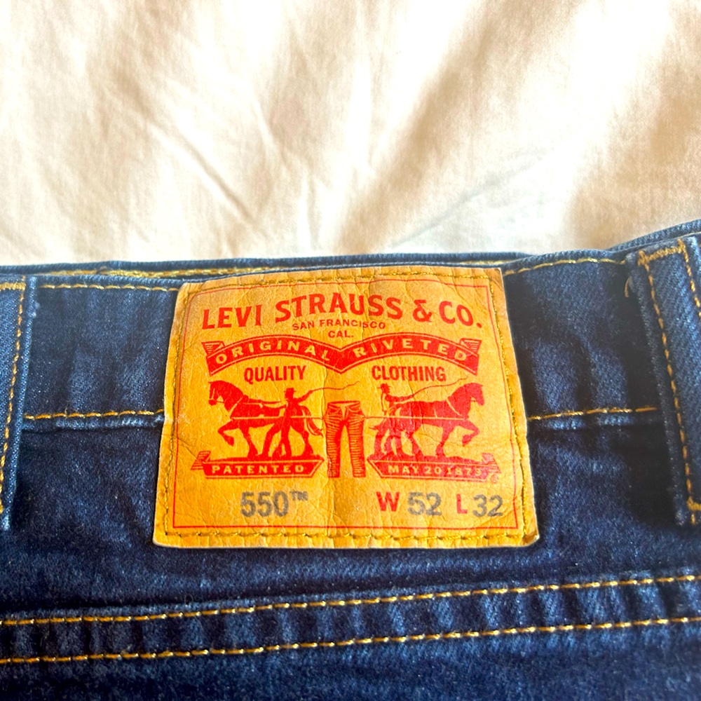 LEVI’s Men’s 550 Relaxed Straight 52 x 32 Blue Jeans